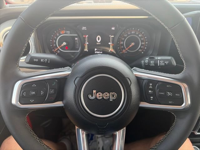 Used 2025 Jeep Wrangler Unlimited Sahara AWD/4WD image 21