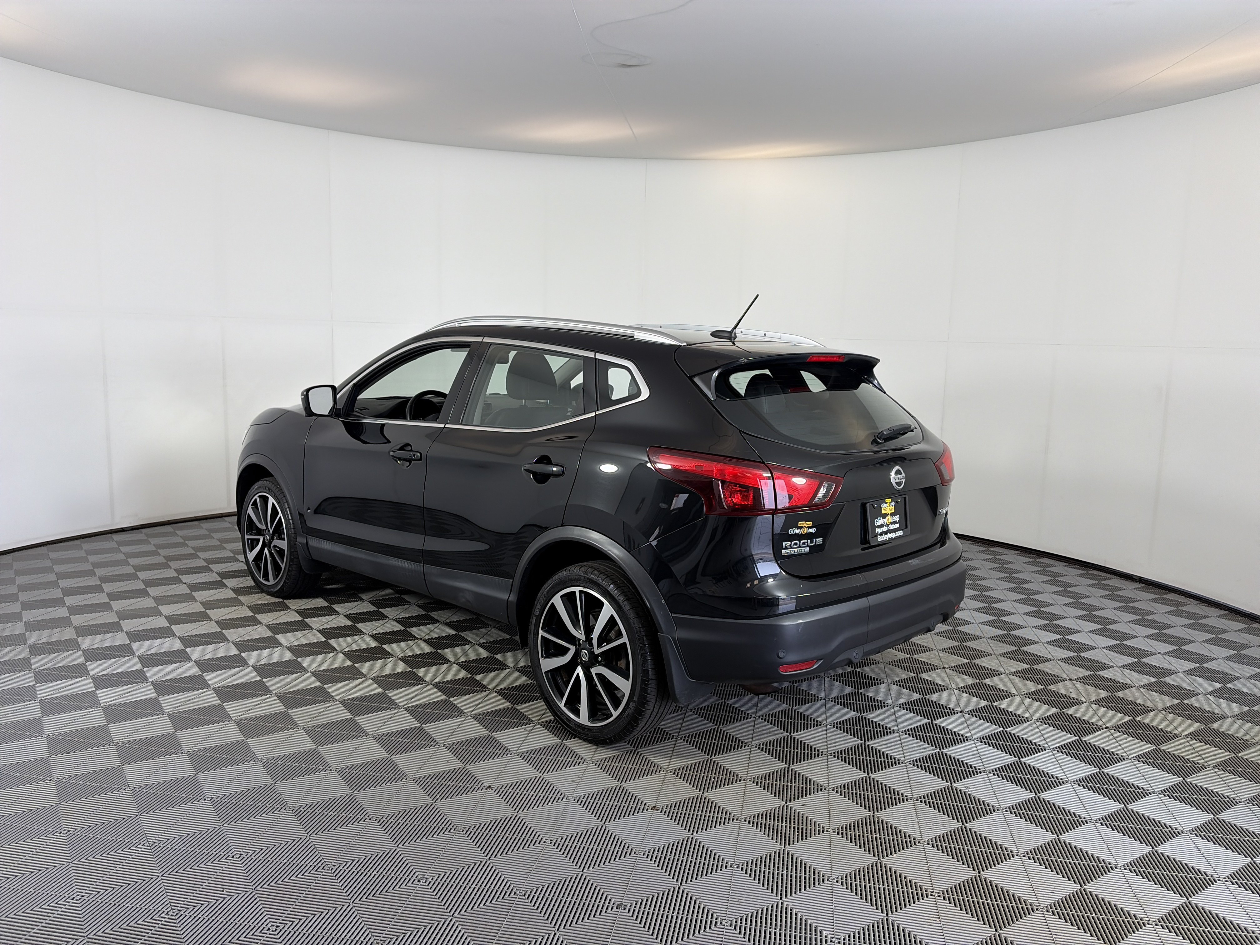 Used 2019 Nissan Rogue Sport SL AWD/4WD image 8