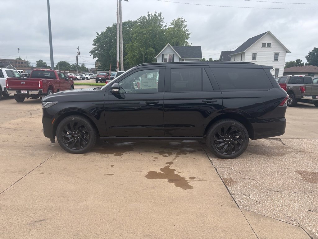 New 2025 Lincoln Navigator Reserve w/ Jet Appearance Package image 1