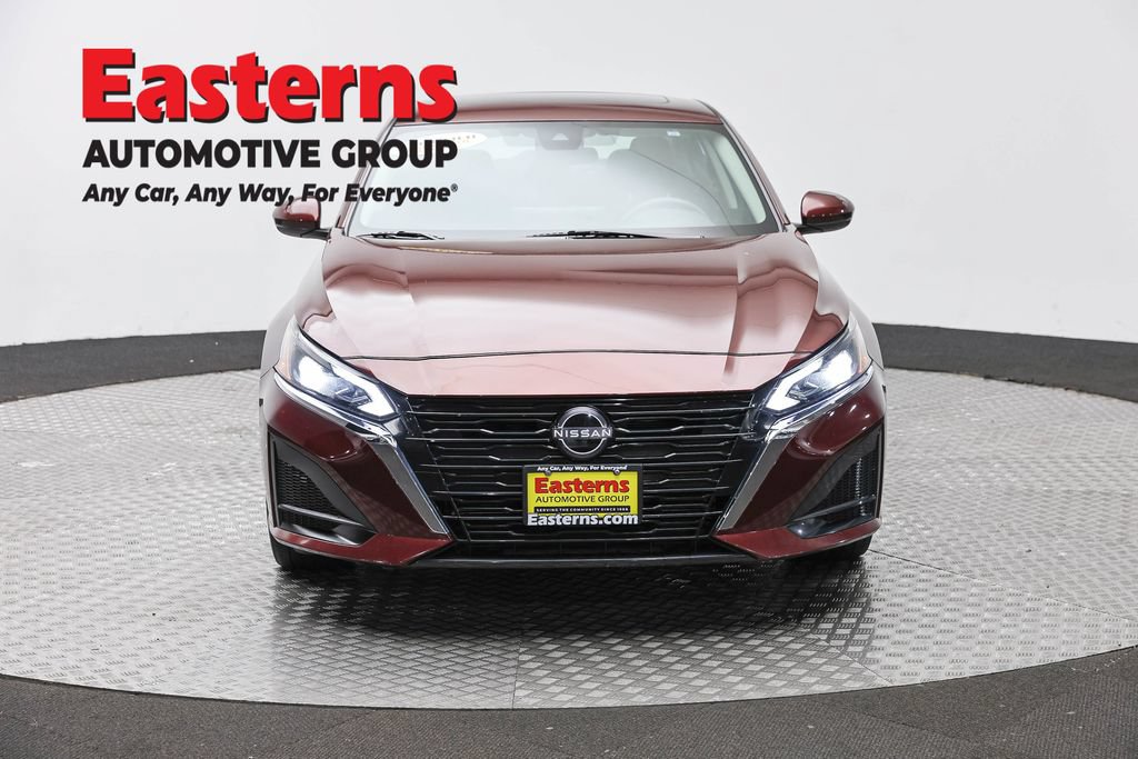 Used 2024 Nissan Altima 2.5 SV w/ SV Premium Package AWD/4WD image 2