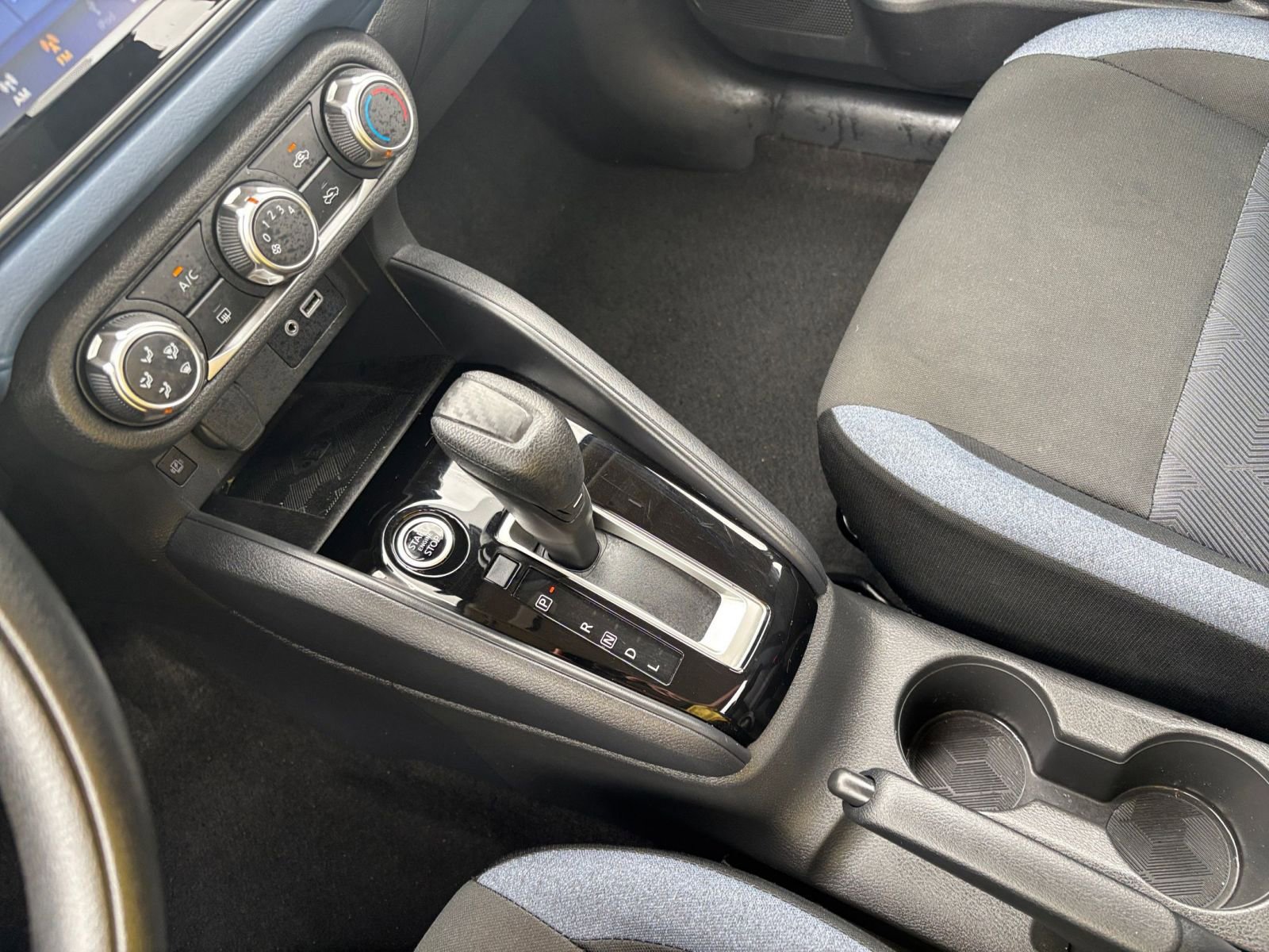 Used 2025 Nissan Versa SV image 39