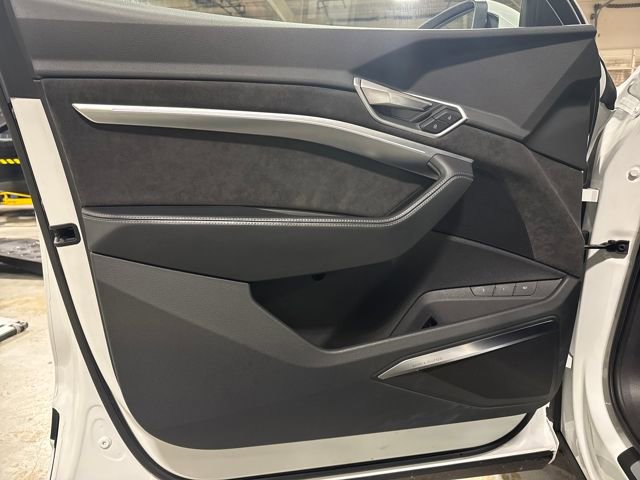 Used 2019 Audi e-tron Prestige w/ Prestige Package image 22