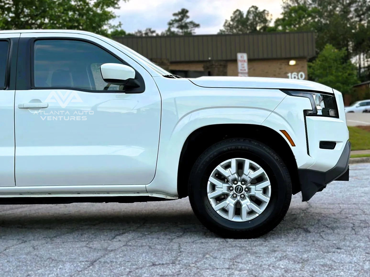 Used 2023 Nissan Frontier SV image 10