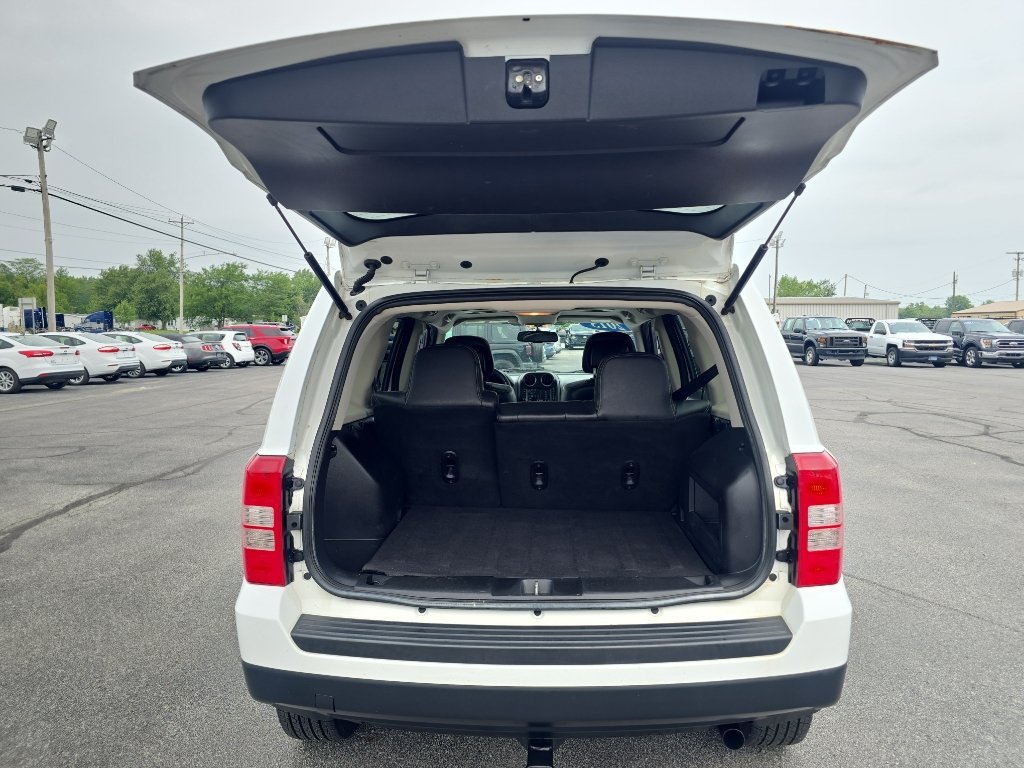 Used 2015 Jeep Patriot High Altitude AWD/4WD image 10