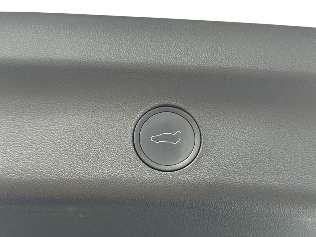 Used 2022 Tesla Model Y Long Range AWD/4WD image 20