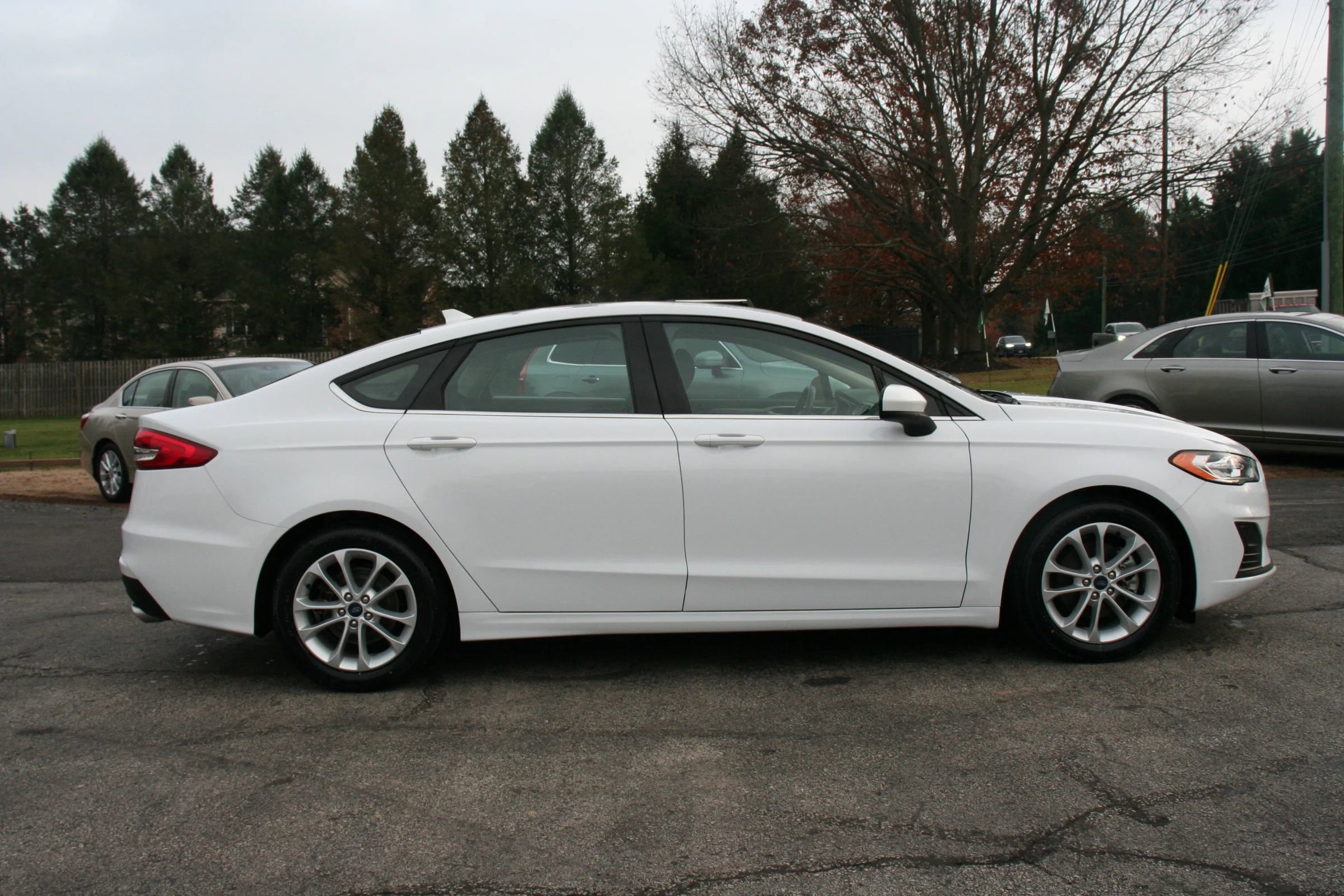 Used 2019 Ford Fusion SE image 16