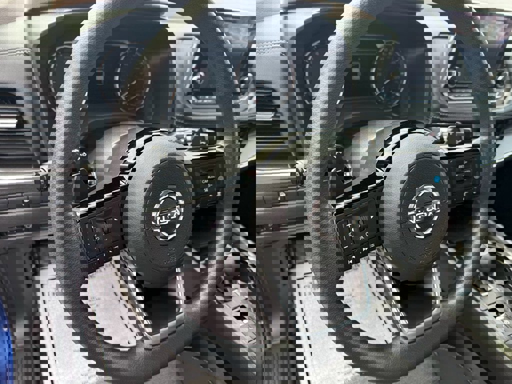 Used 2023 Nissan Rogue SV image 12