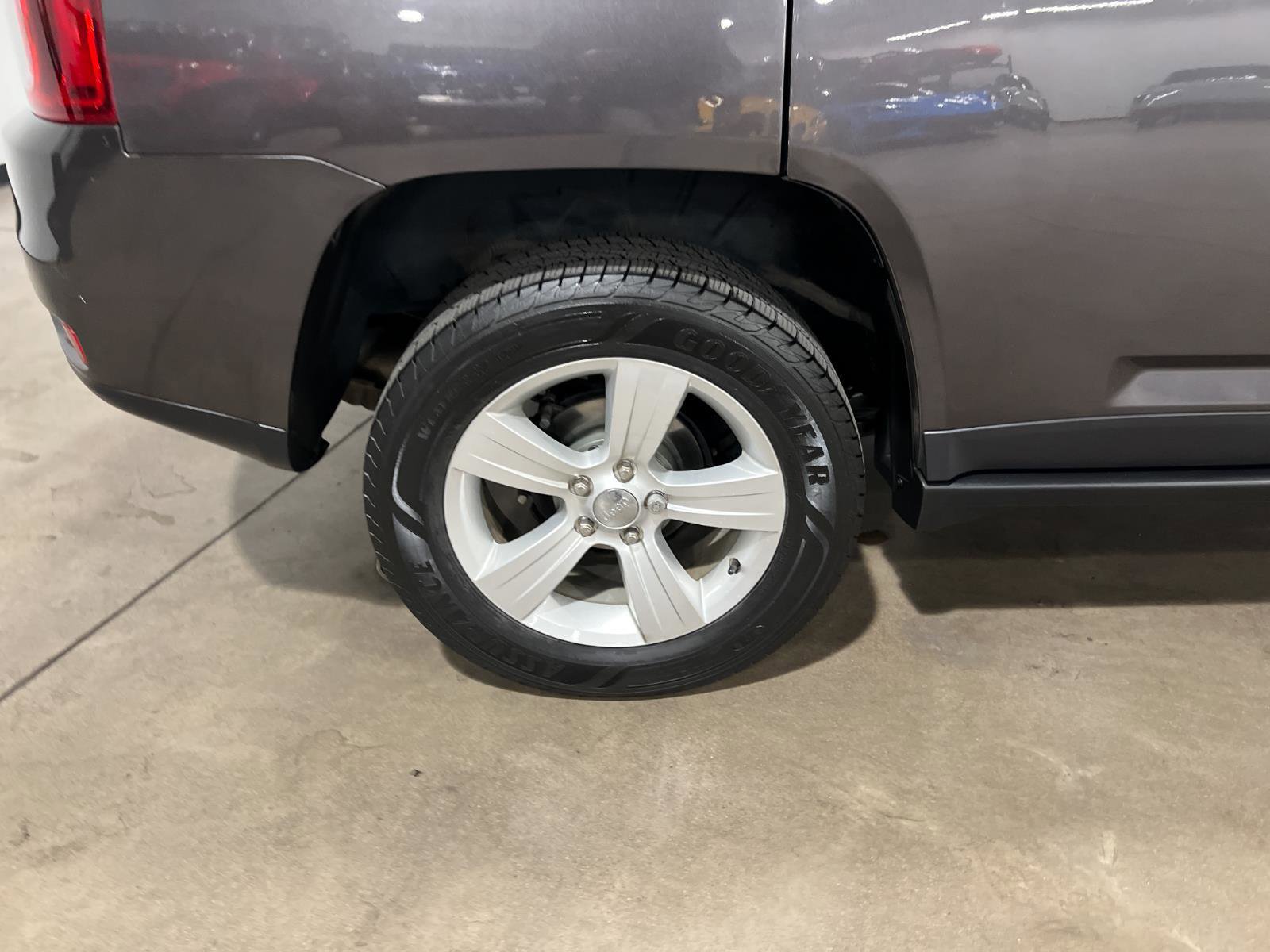 Used 2014 Jeep Compass Latitude AWD/4WD image 35