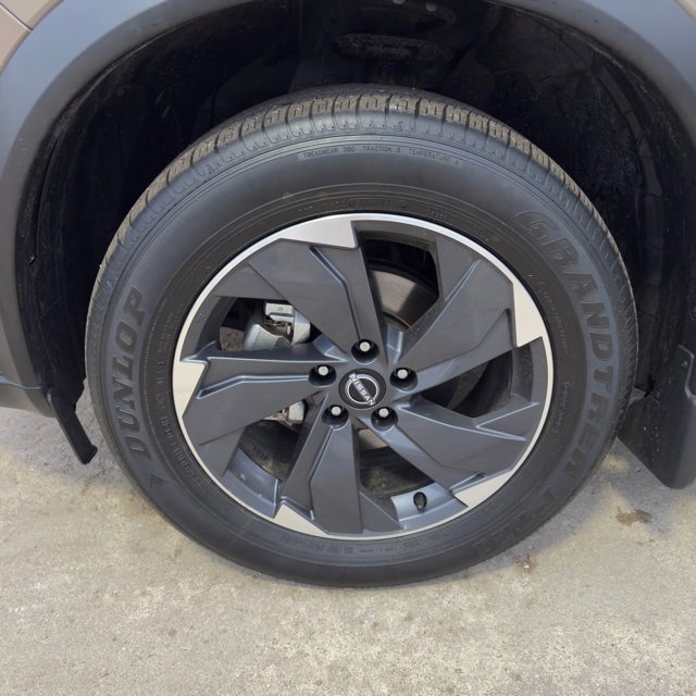 Used 2024 Nissan Rogue SV image 9