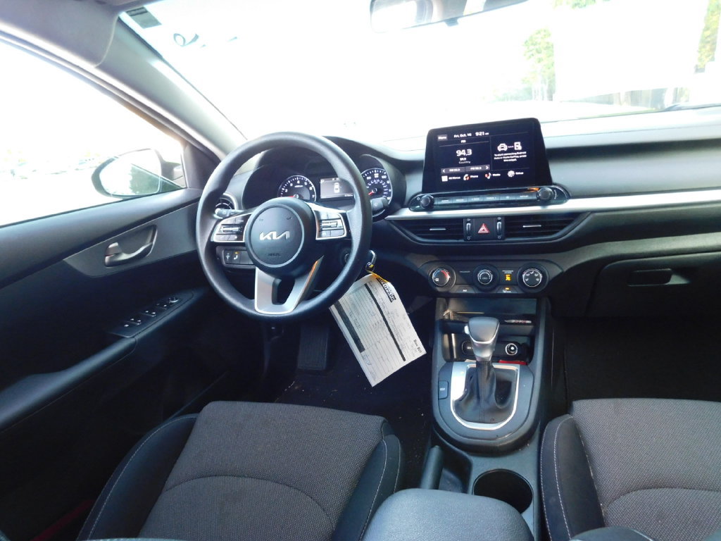 Used 2023 Kia Forte LXS w/ LXS Technology Package FWD image 2