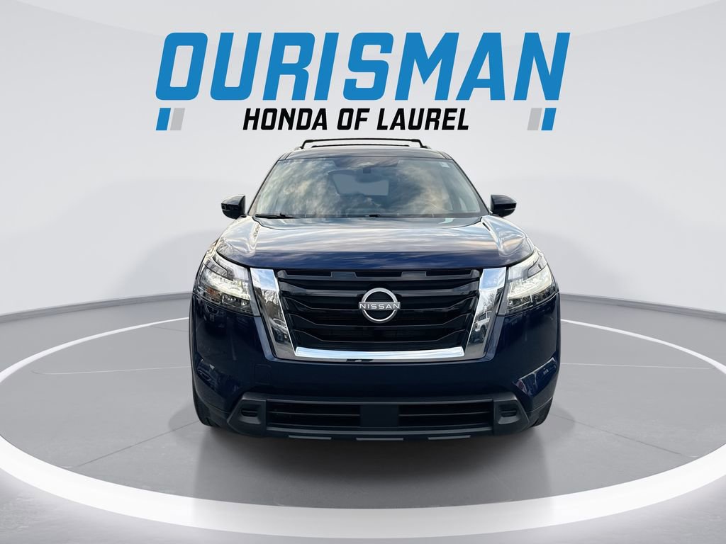 Used 2023 Nissan Pathfinder SV image 3