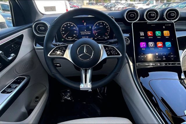 Used 2026 Mercedes-Benz GLC 300 4MATIC image 4