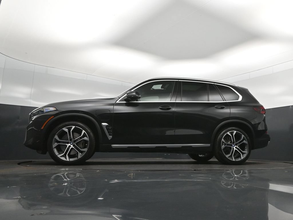 Certified 2024 BMW X5 xDrive50e w/ Premium Package AWD/4WD image 39