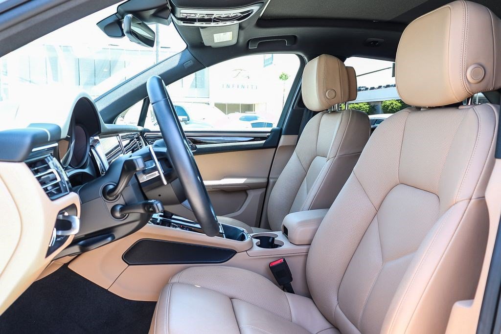 Used 2024 Porsche Macan AWD/4WD image 17