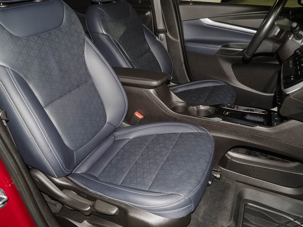 Used 2023 Chevrolet Bolt EUV LT w/ Convenience Package image 16