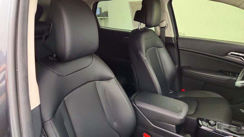 Used 2023 Kia Sportage EX FWD image 23