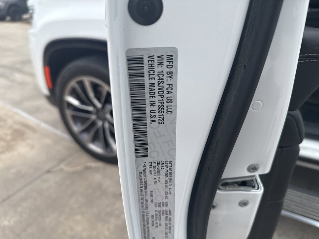 Used 2023 Jeep Wagoneer Series III w/ Premium Group I image 14