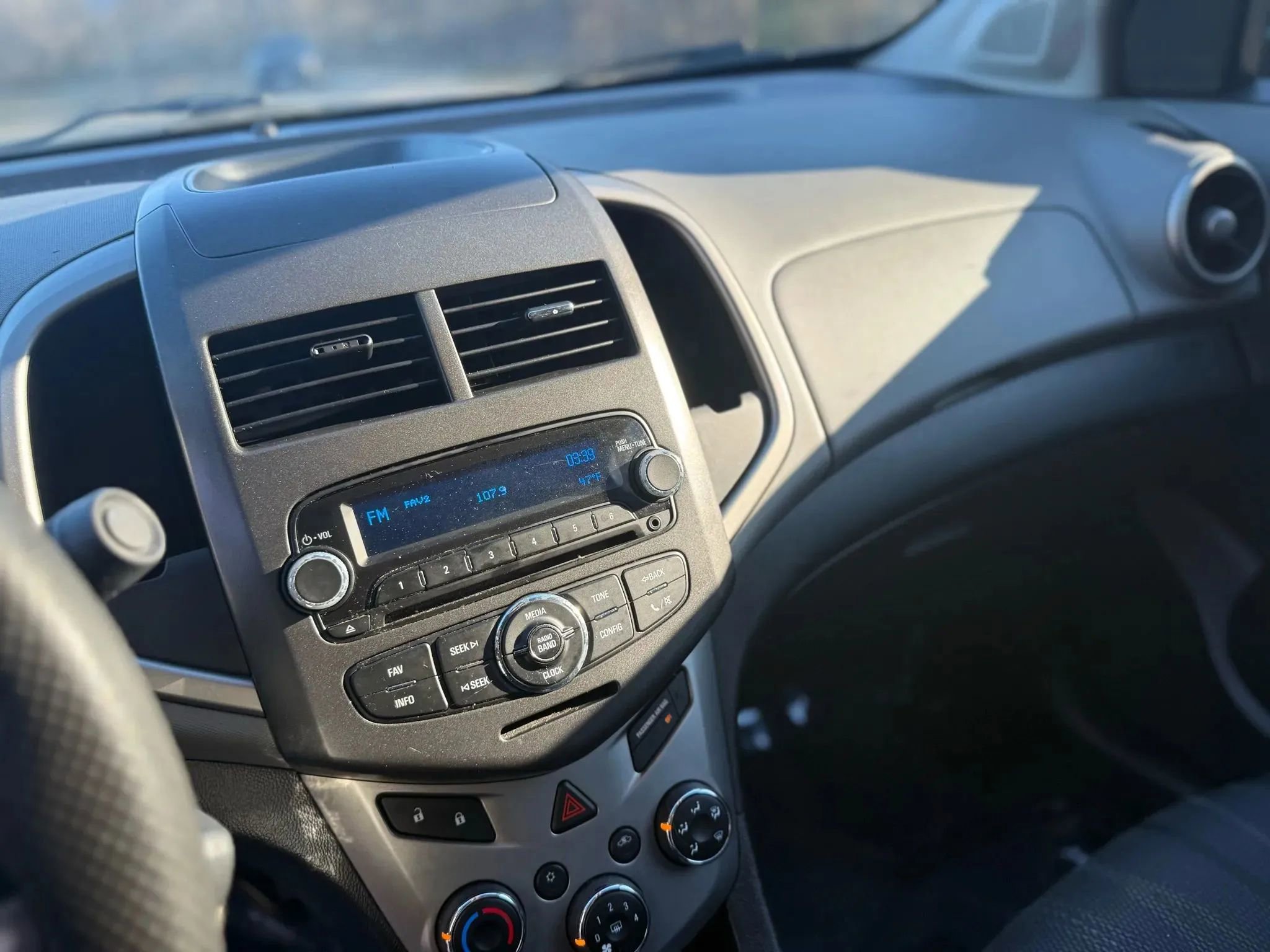 Used 2014 Chevrolet Sonic LT image 20