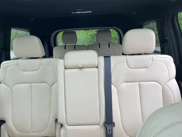 Used 2025 Jeep Grand Cherokee L Limited w/ Black Appearance Package AWD/4WD image 39