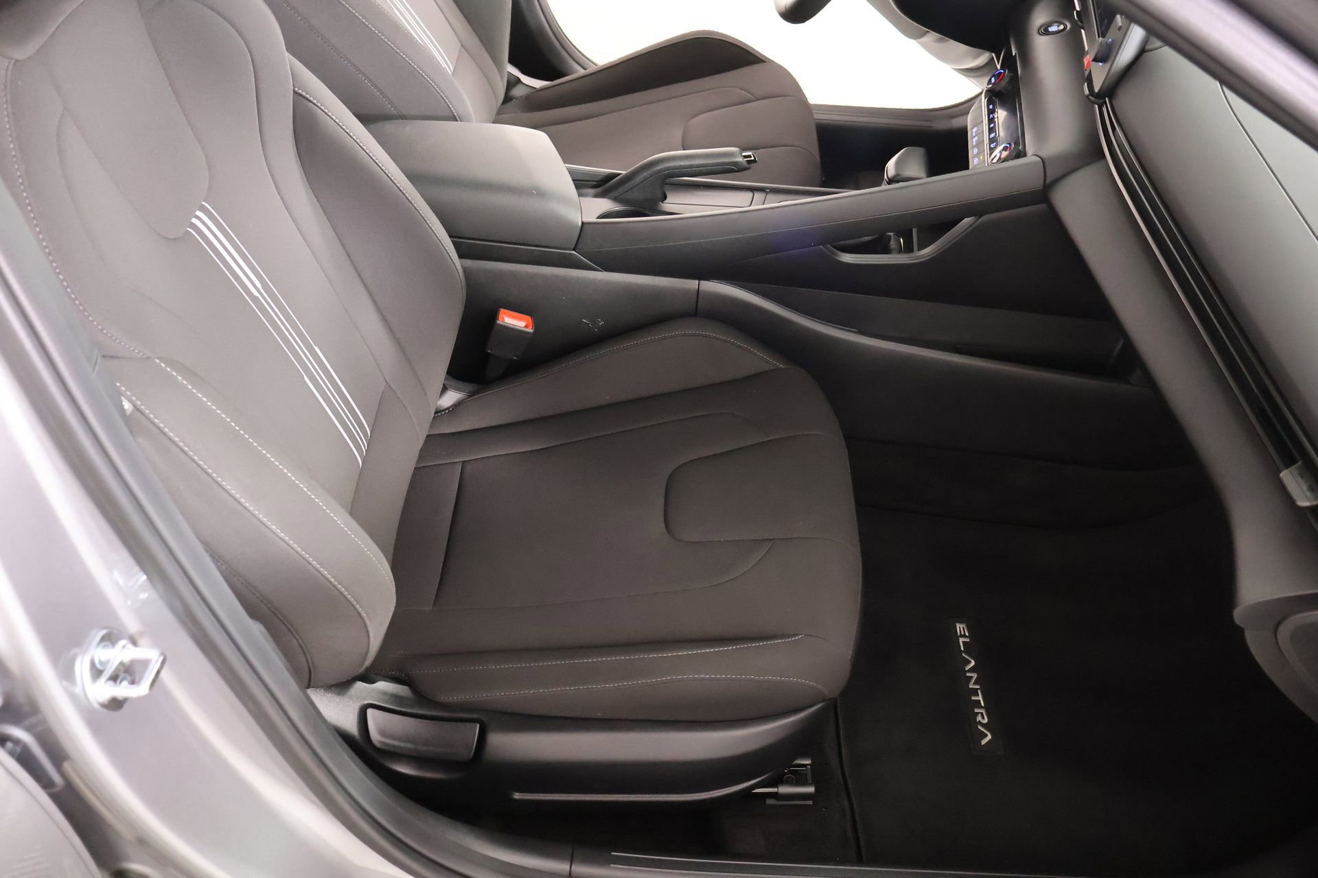 Certified 2025 Hyundai Elantra Sport image 12