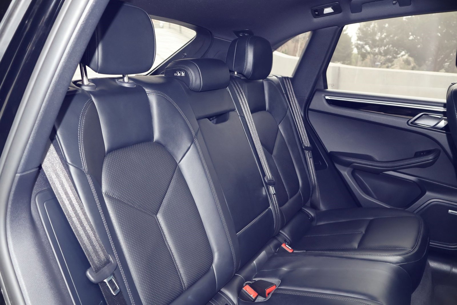 Certified 2022 Porsche Macan S image 24