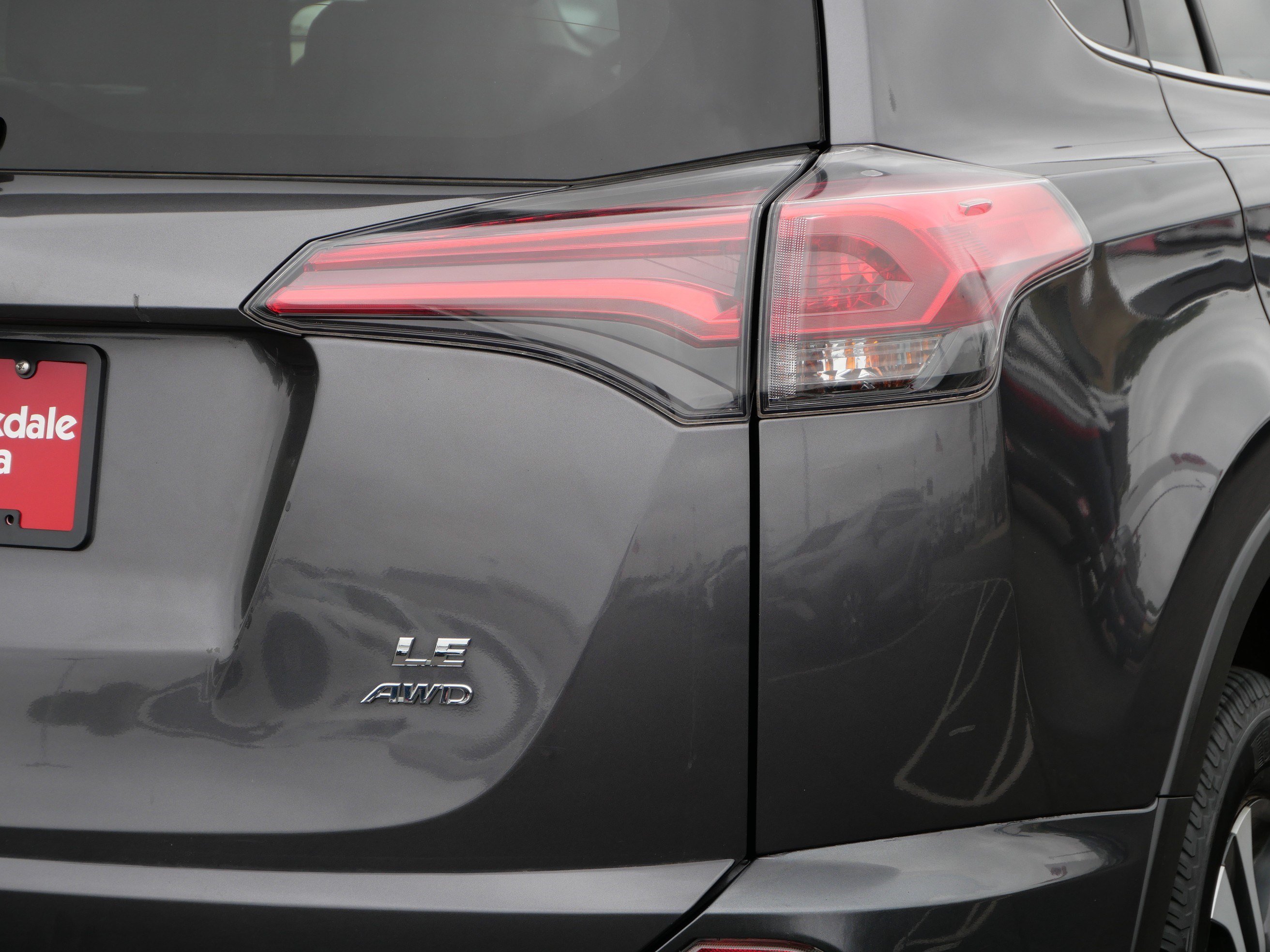 Used 2018 Toyota RAV4 LE w/ Carpet Mat Package AWD/4WD image 17
