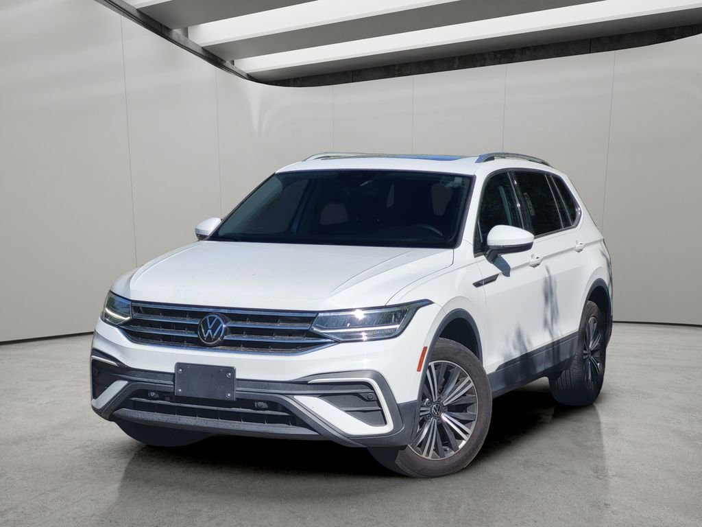 Used 2022 Volkswagen Tiguan SE w/ Panoramic Sunroof Package FWD image 1
