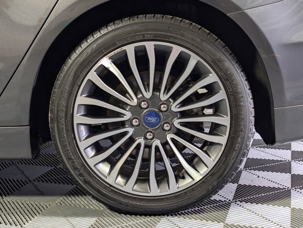 Used 2018 Ford Fusion SE w/ Equipment Group 602A FWD image 25