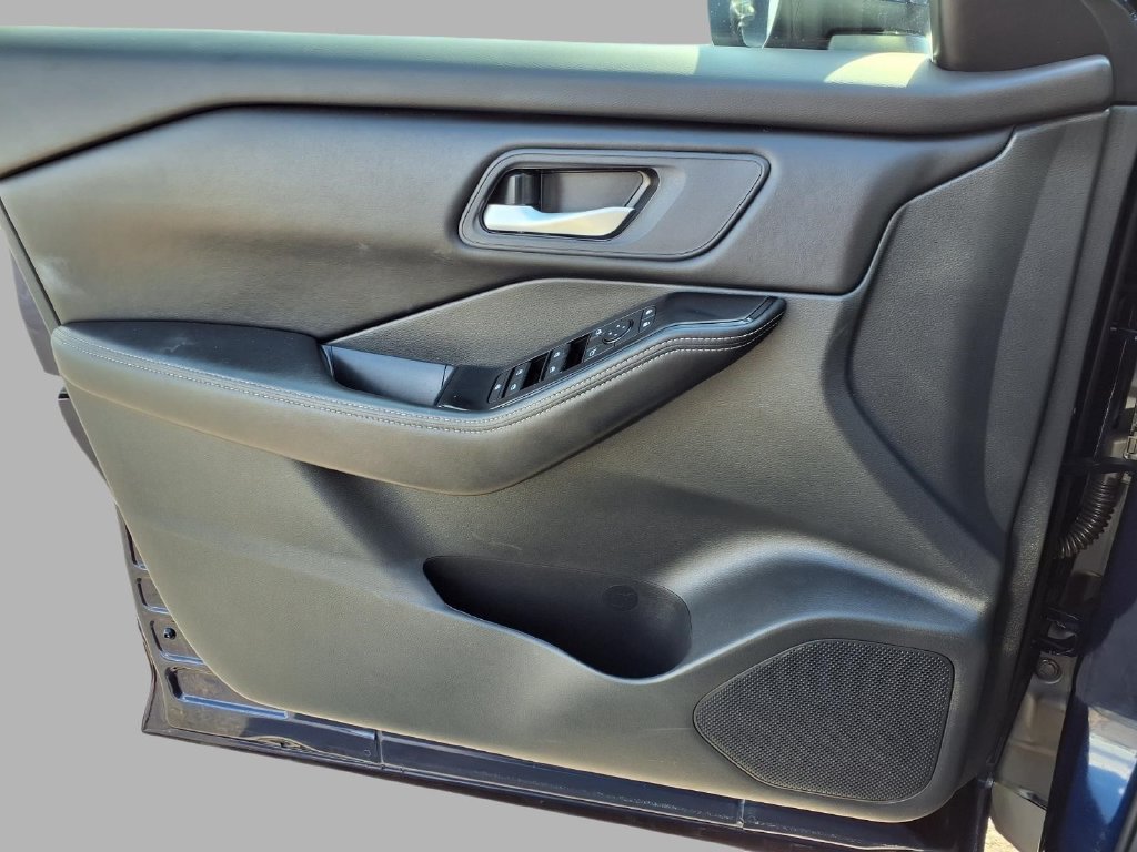 Used 2026 Nissan Rogue SV AWD/4WD image 19