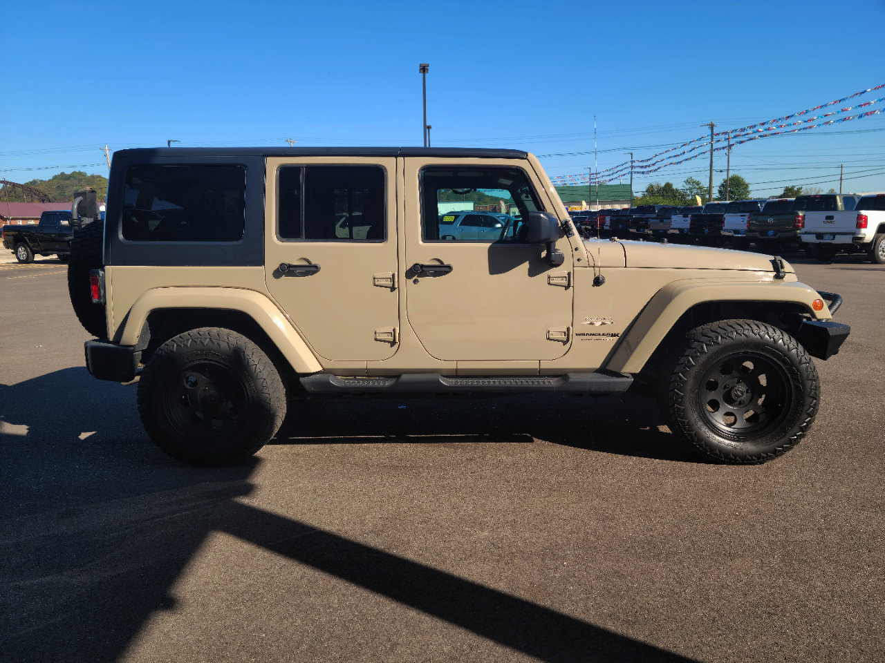 Used 2018 Jeep Wrangler Unlimited Sahara w/ Dual Top Group image 23