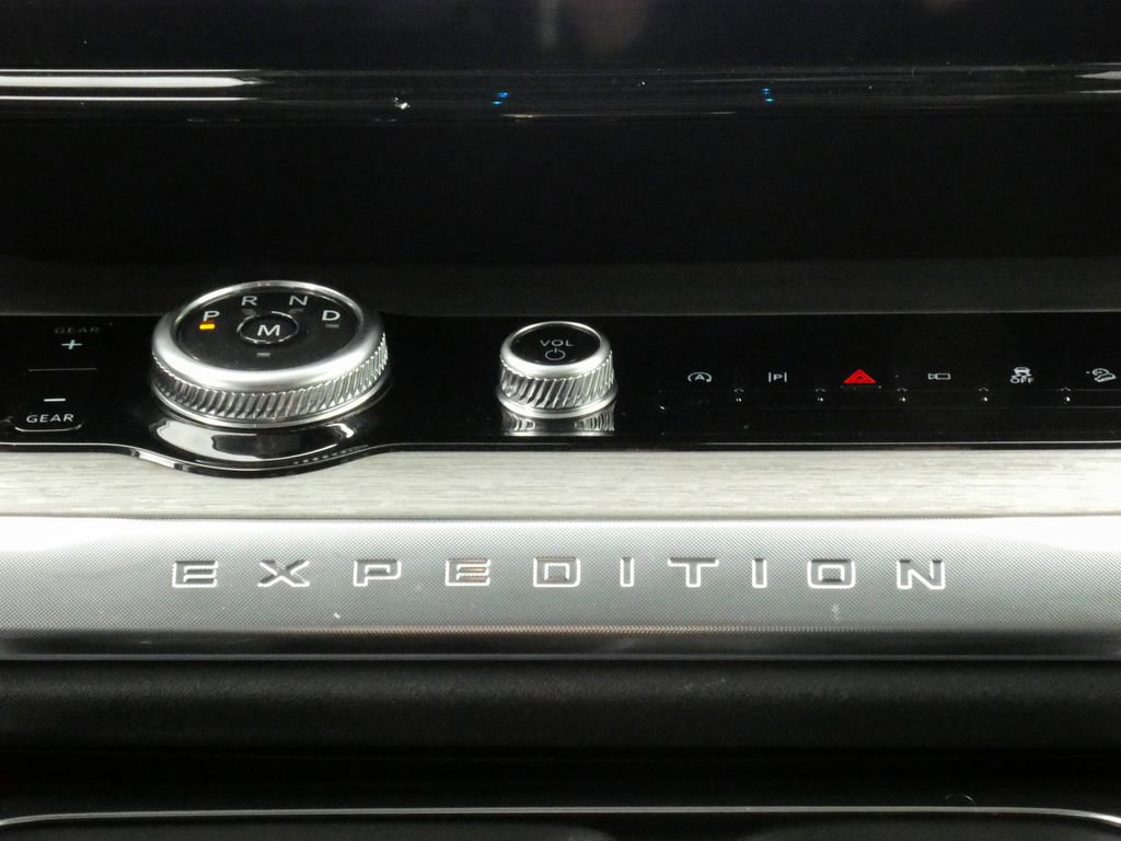 Used 2025 Ford Expedition Max Platinum AWD/4WD image 18