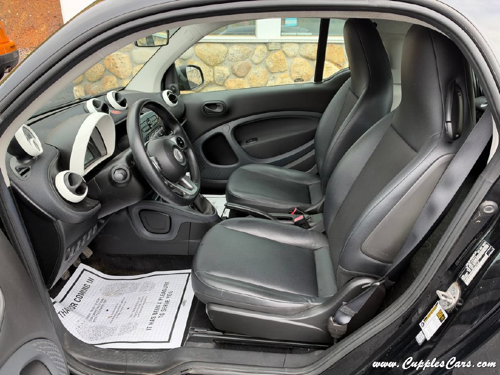 Used 2016 smart fortwo Coupe RWD image 3