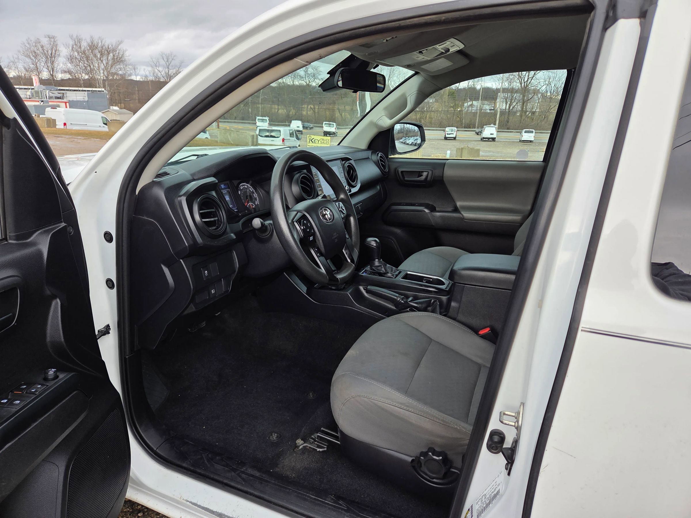 Used 2021 Toyota Tacoma SR RWD image 9