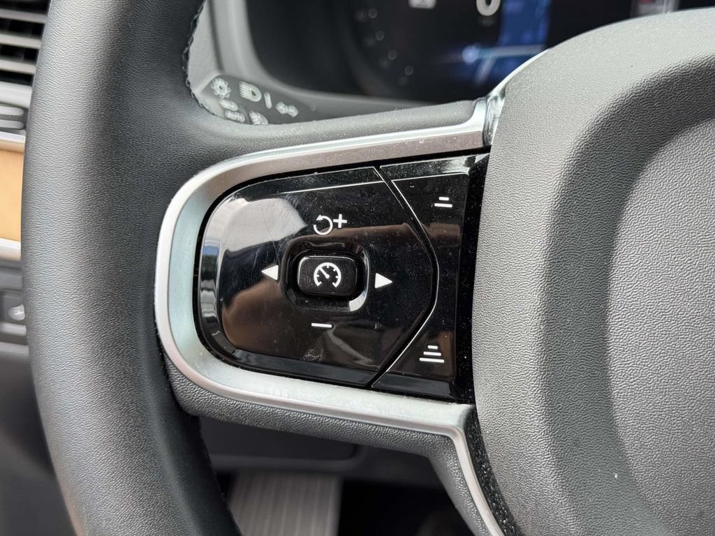 Certified 2025 Volvo XC90 B6 Plus w/ Protection Package Premier AWD/4WD image 19