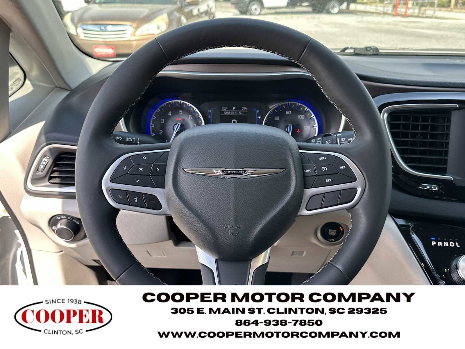 Used 2023 Chrysler Voyager LX image 28