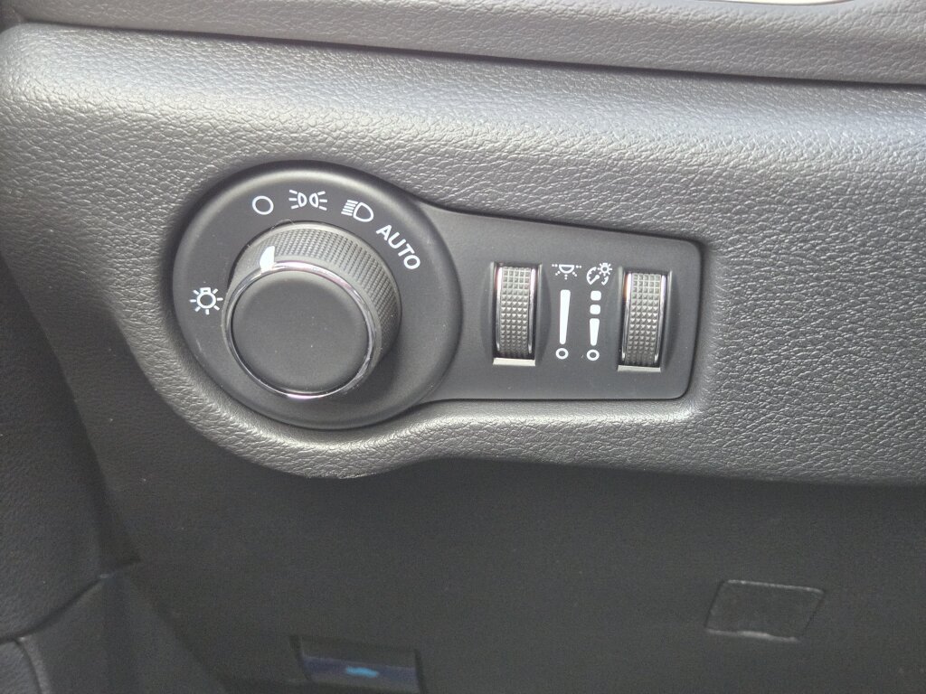 New 2027 Chrysler Pacifica LX FWD image 16
