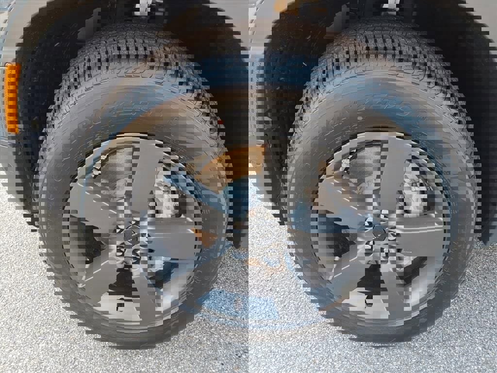 New 2026 Land Rover Defender 110 S image 9