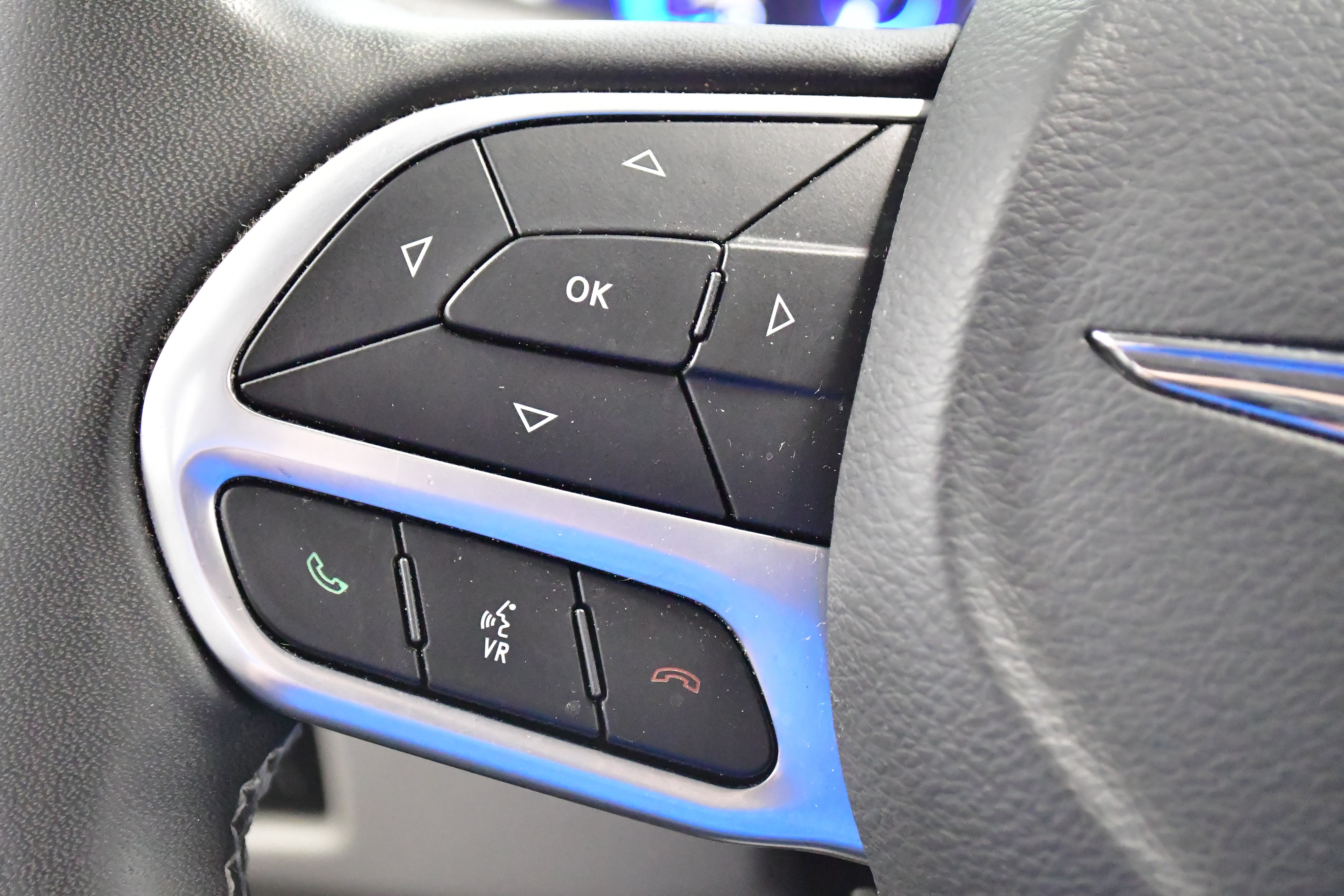 Used 2023 Chrysler Pacifica Touring-L FWD image 25