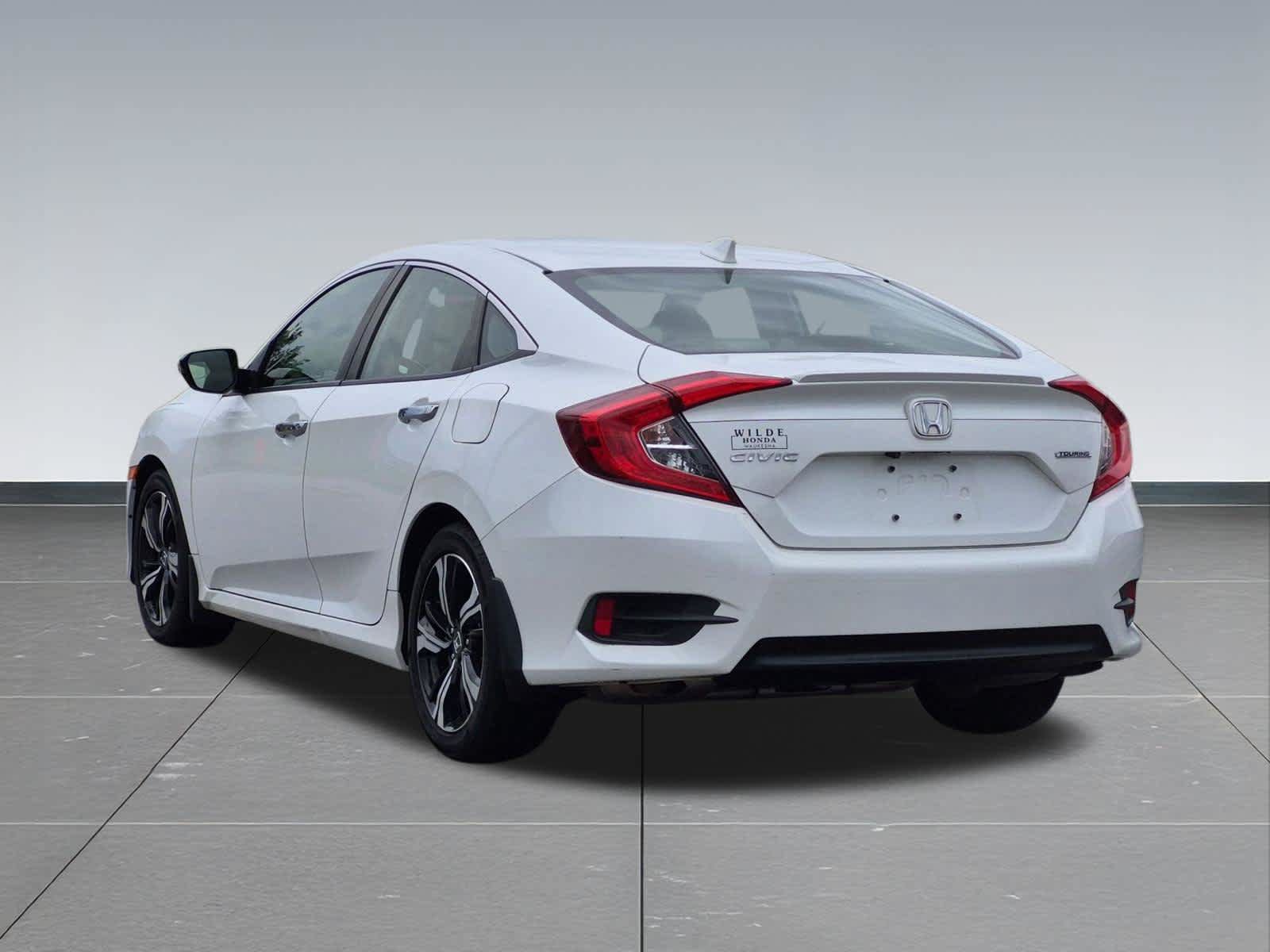 Used 2018 Honda Civic Touring image 4