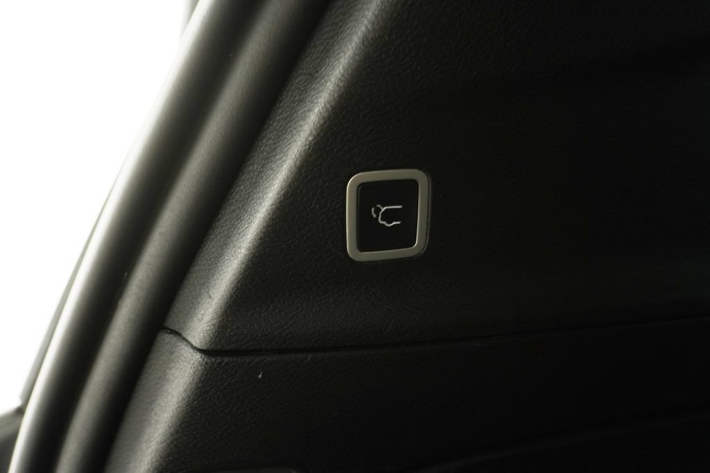 Used 2019 Chrysler Pacifica Touring-L FWD image 9