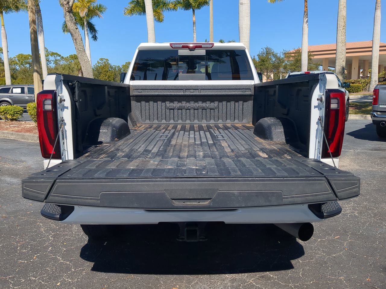 Used 2024 GMC Sierra 3500 Denali Ultimate AWD/4WD image 13