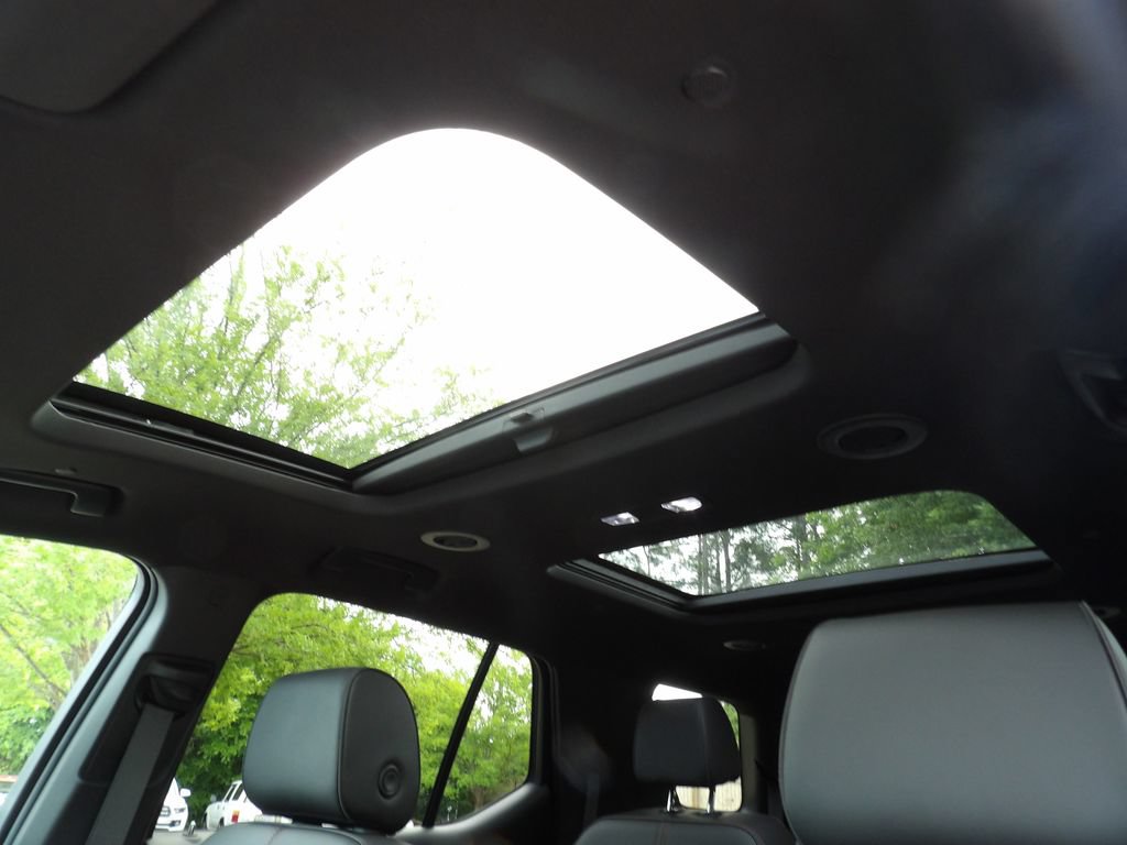 Used 2023 Chevrolet Traverse RS AWD/4WD image 15