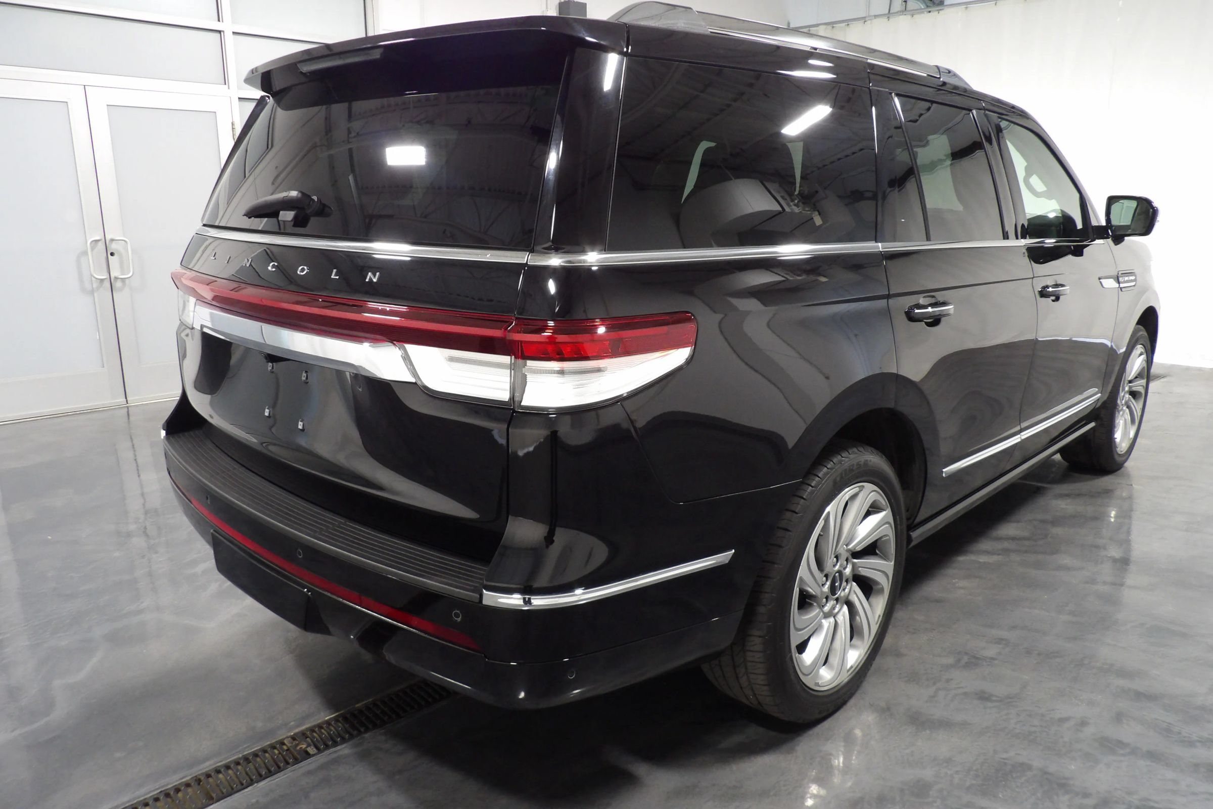 Used 2022 Lincoln Navigator Reserve AWD/4WD image 5