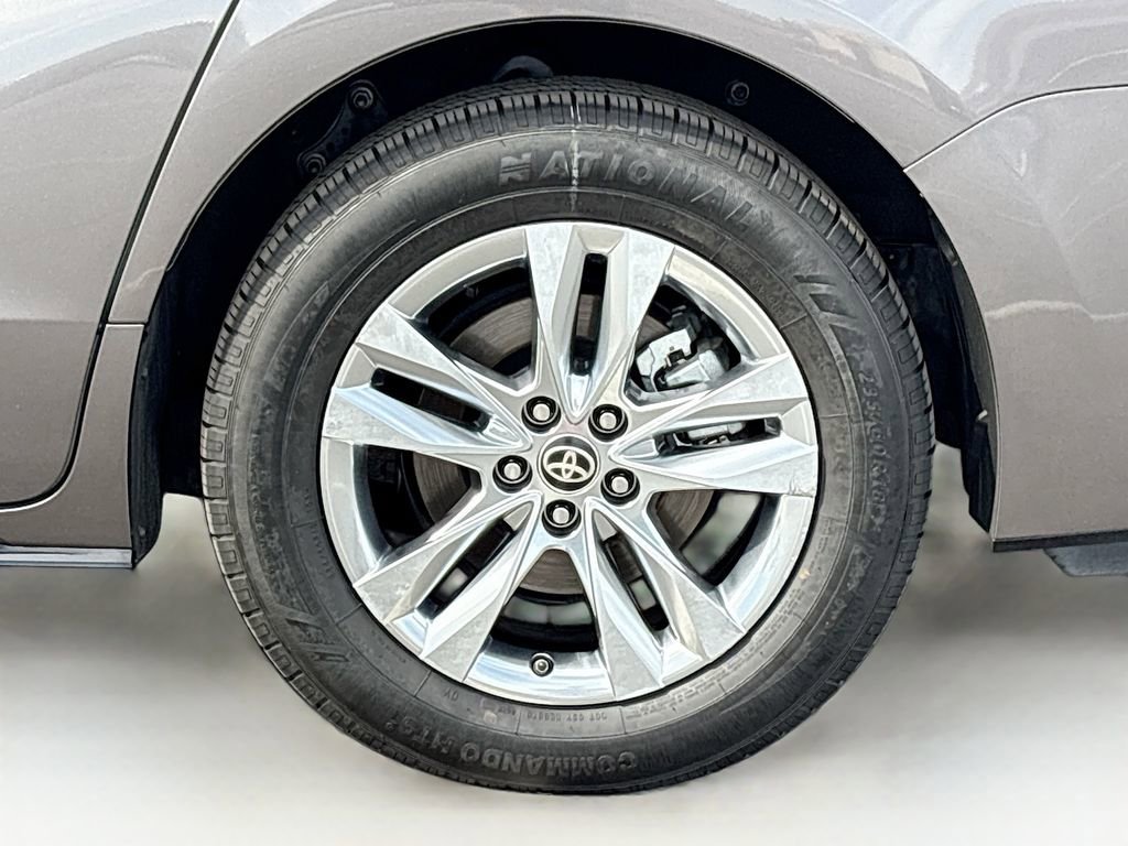 Certified 2024 Toyota Sienna Limited AWD/4WD image 30