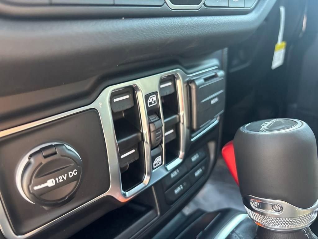 New 2025 Jeep Gladiator Sport image 13