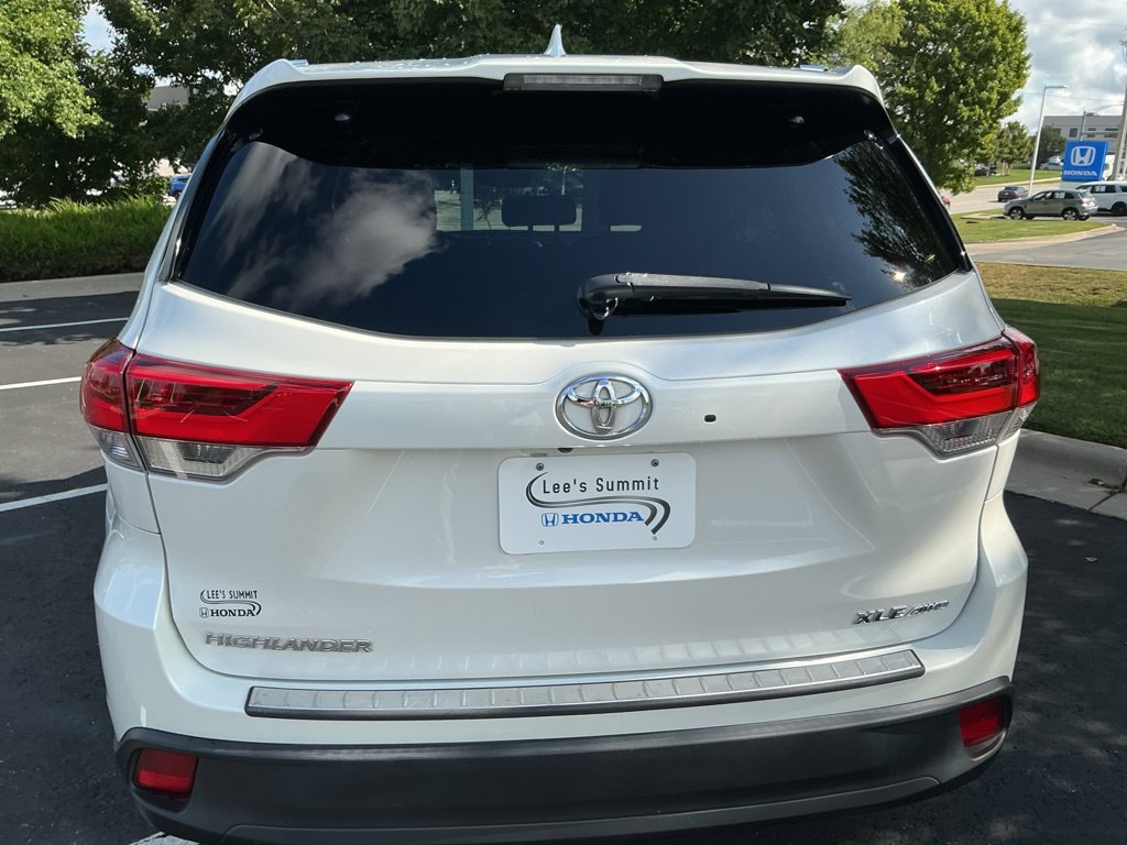 Used 2019 Toyota Highlander XLE AWD/4WD image 10