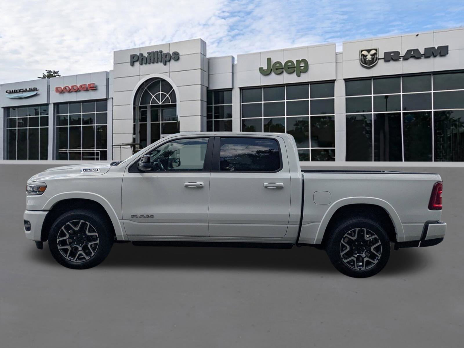 New 2026 RAM 1500 Laramie AWD/4WD image 6