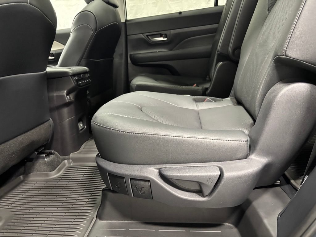Used 2026 Toyota Grand Highlander AWD image 49