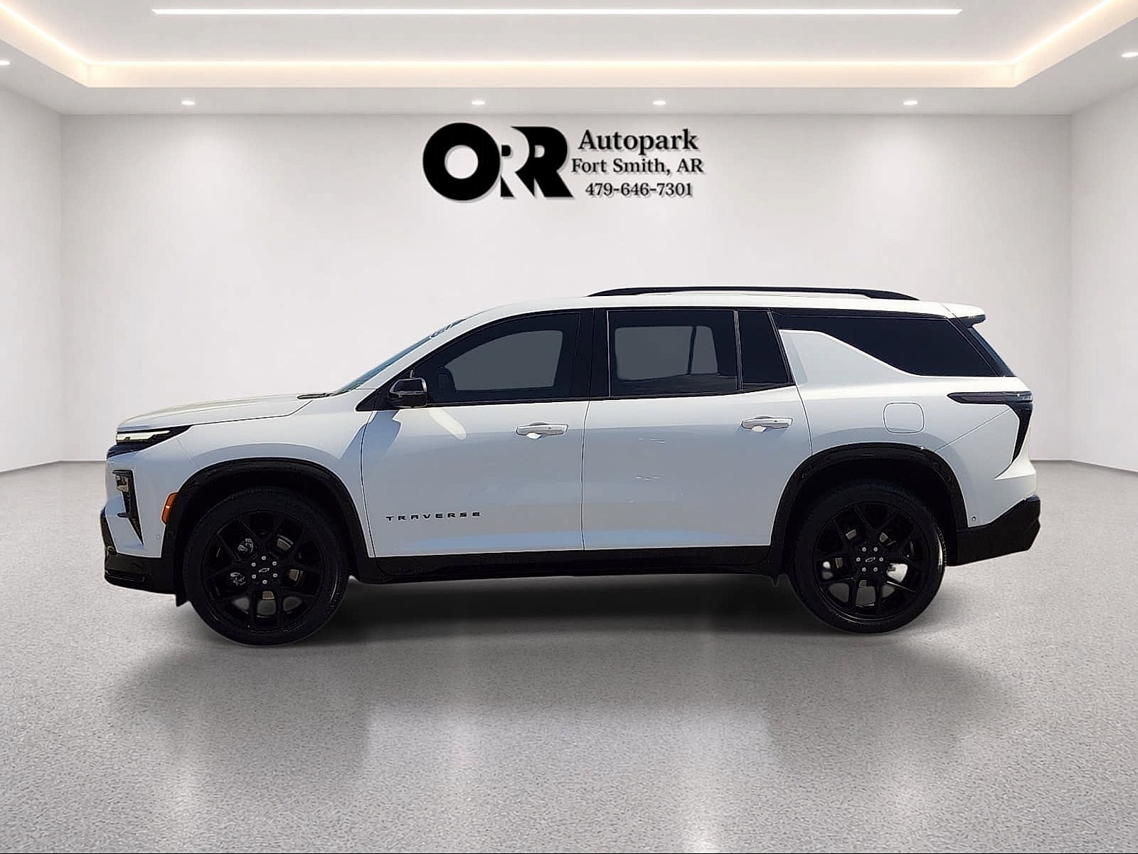Used 2025 Chevrolet Traverse RS w/ LPO, Floor Liner Package FWD image 3