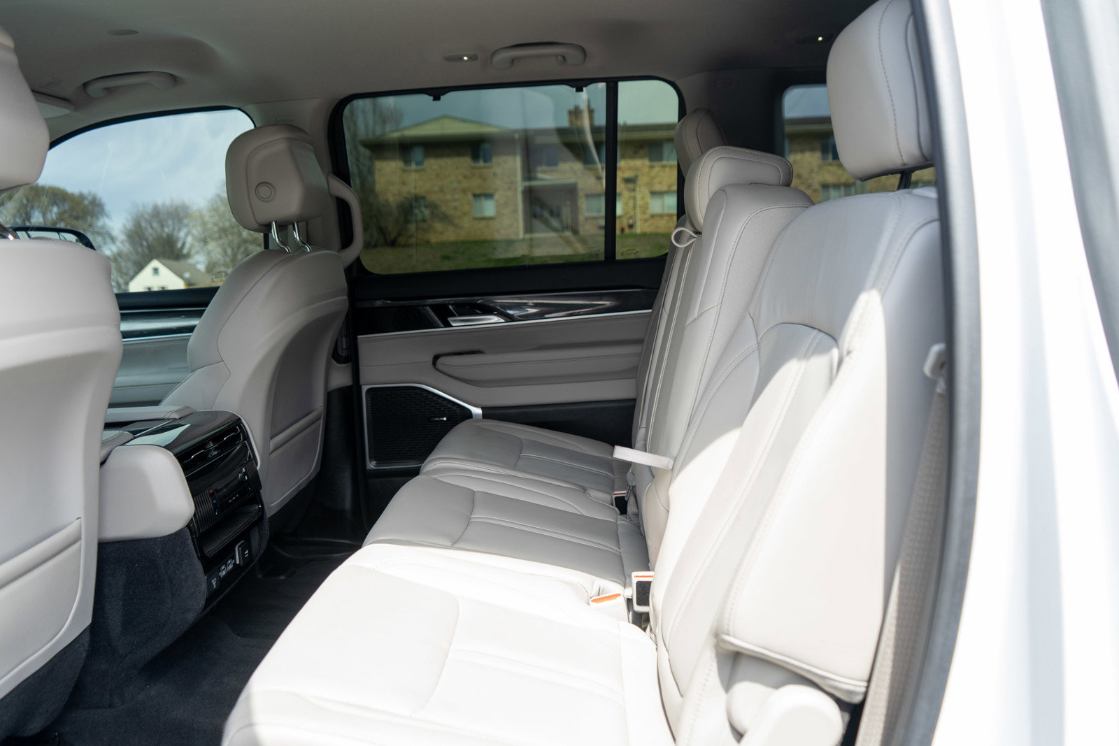 Used 2023 Jeep Wagoneer 4WD w/ Convenience Group I image 31
